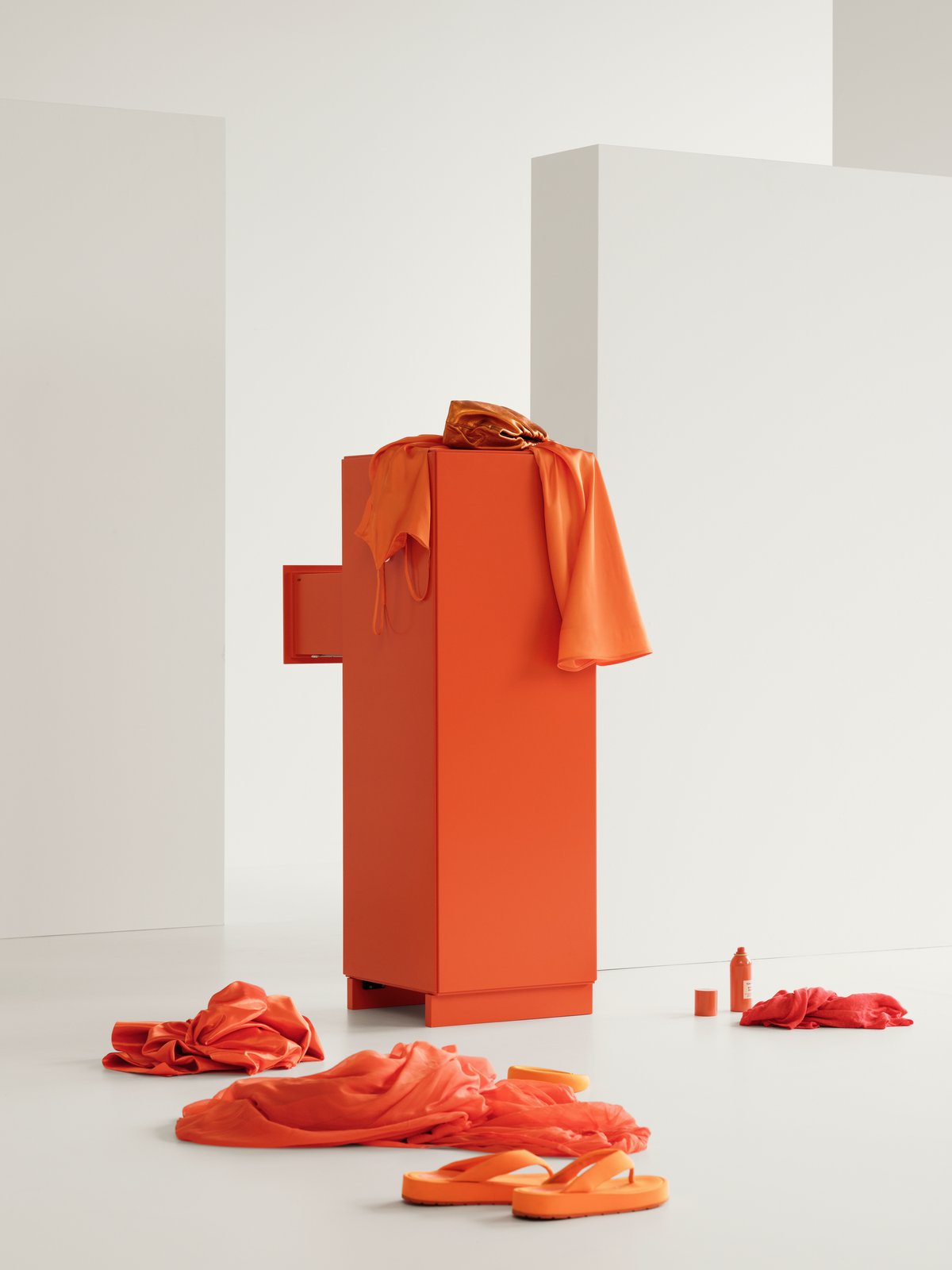 STRING - Relief Chest of Drawers, Tall