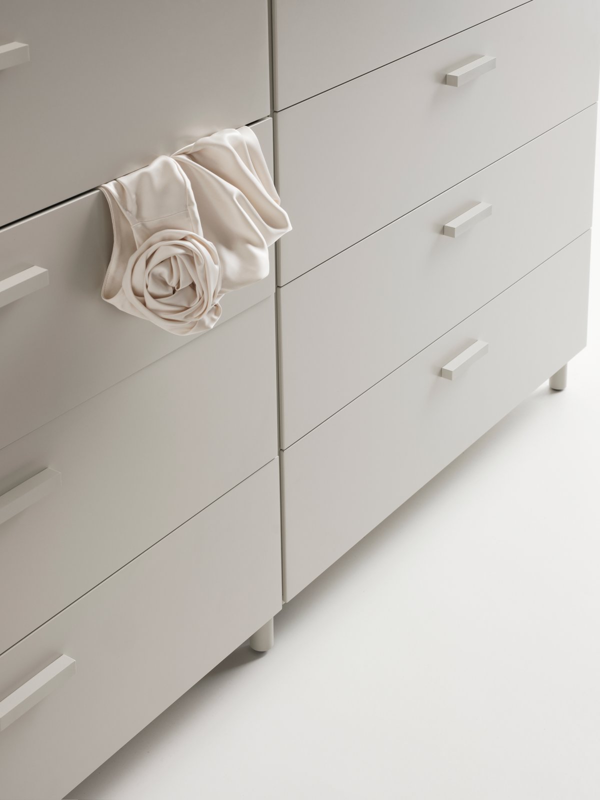 STRING - Relief Chest of Drawers, Wide
