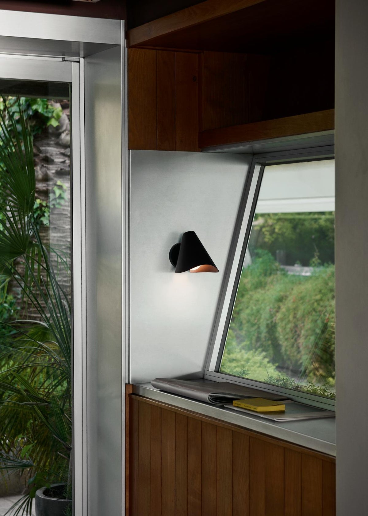 &amp;Traditon - Bonnet Wall Lamp SC103