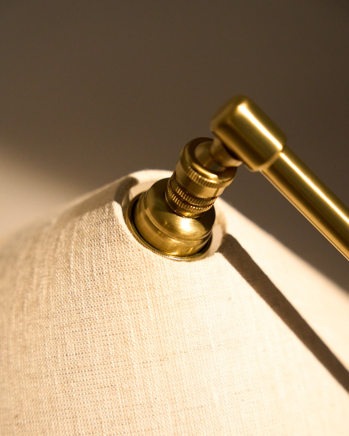 GUBI - Gräshoppa Table Lamp w. Fabric Shade