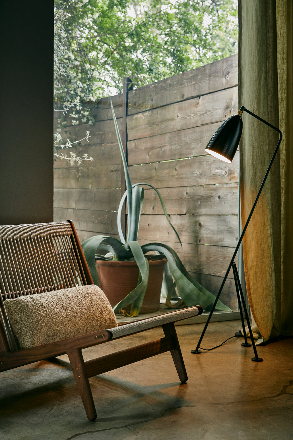 GUBI - Gräshoppa Floor Lamp