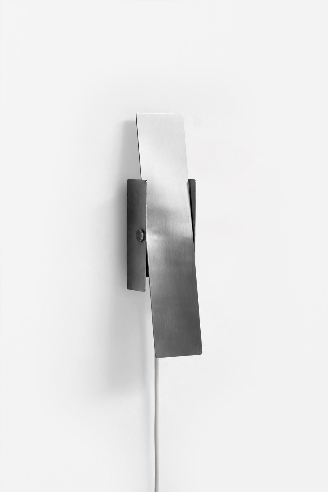 MOEBE - Pivoting Wall Lamp
