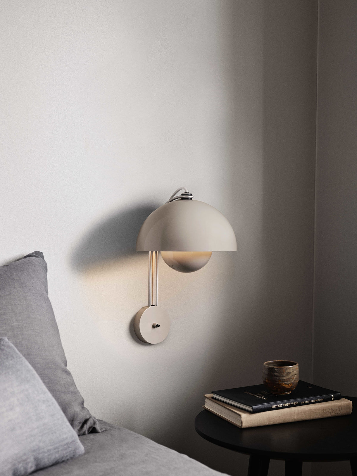 &amp;Tradition - Flowerpot Wall Lamp VP8